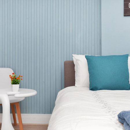 Waterside 4 Bed Apartment Лондон Екстериор снимка