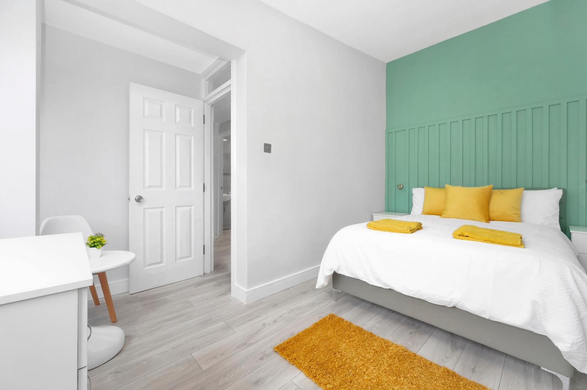 Waterside 4 Bed Apartment Лондон Екстериор снимка