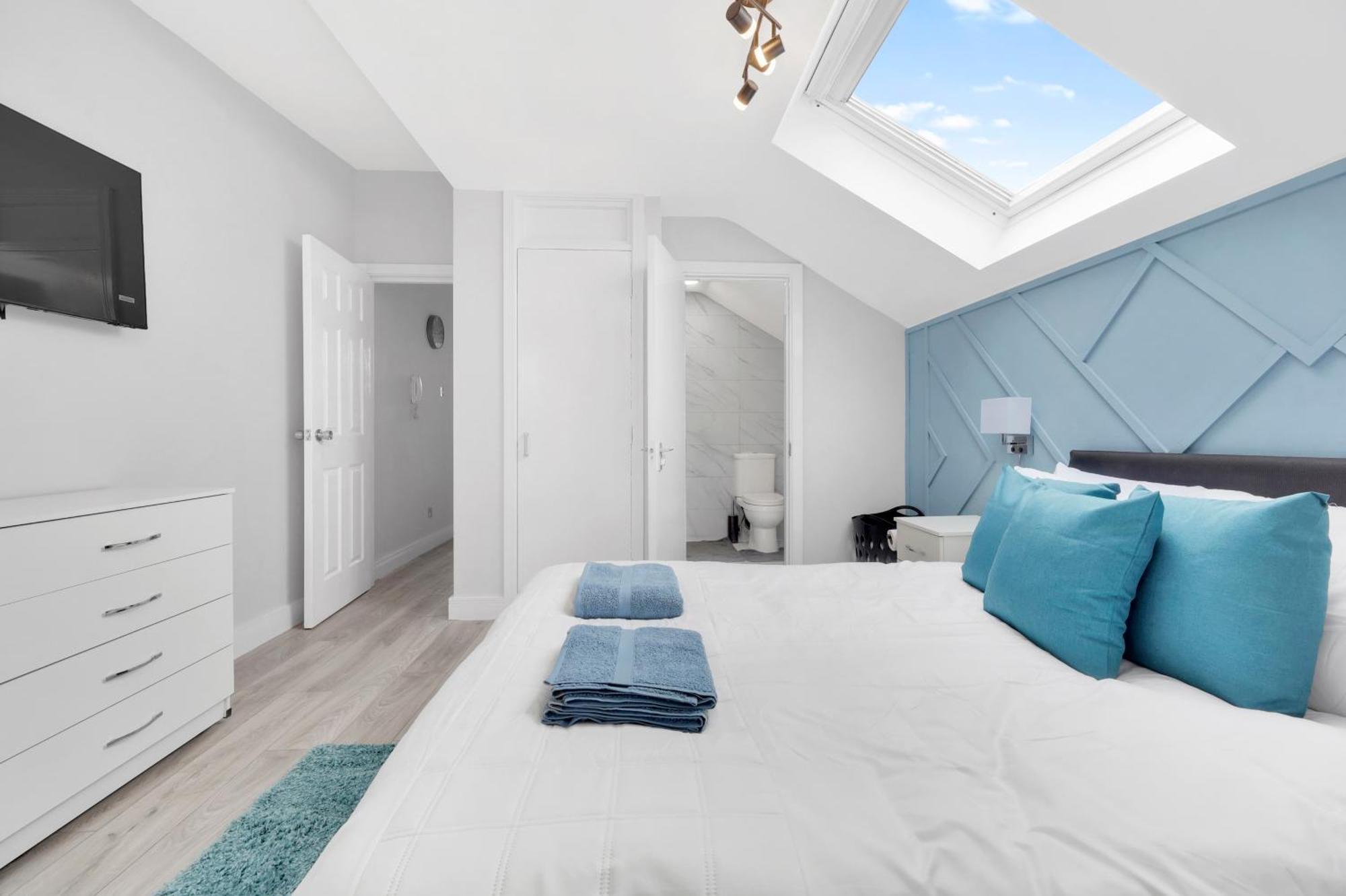 Waterside 4 Bed Apartment Лондон Екстериор снимка