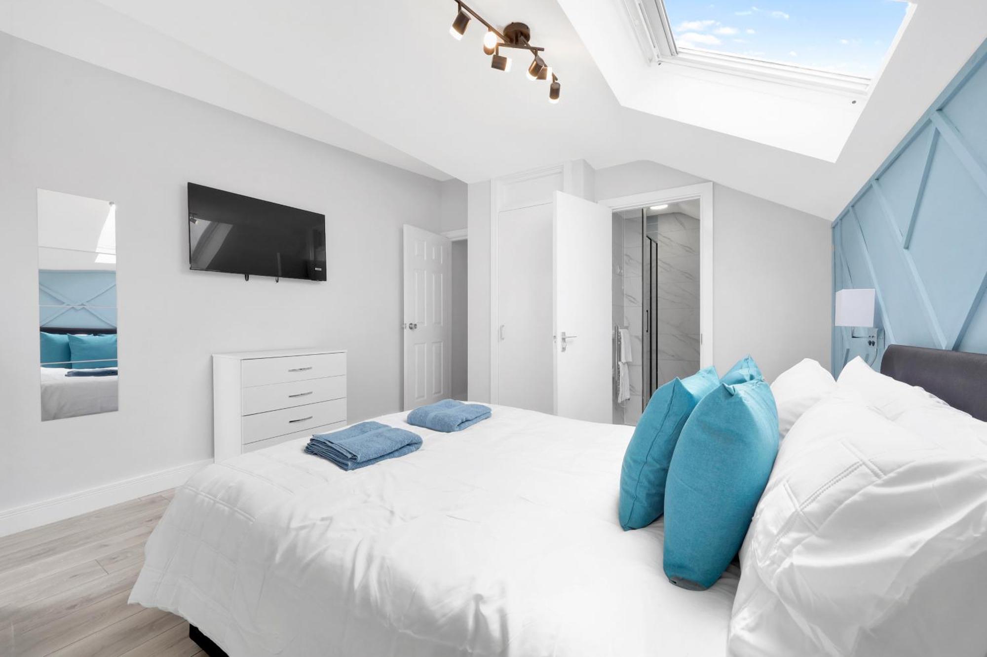 Waterside 4 Bed Apartment Лондон Екстериор снимка