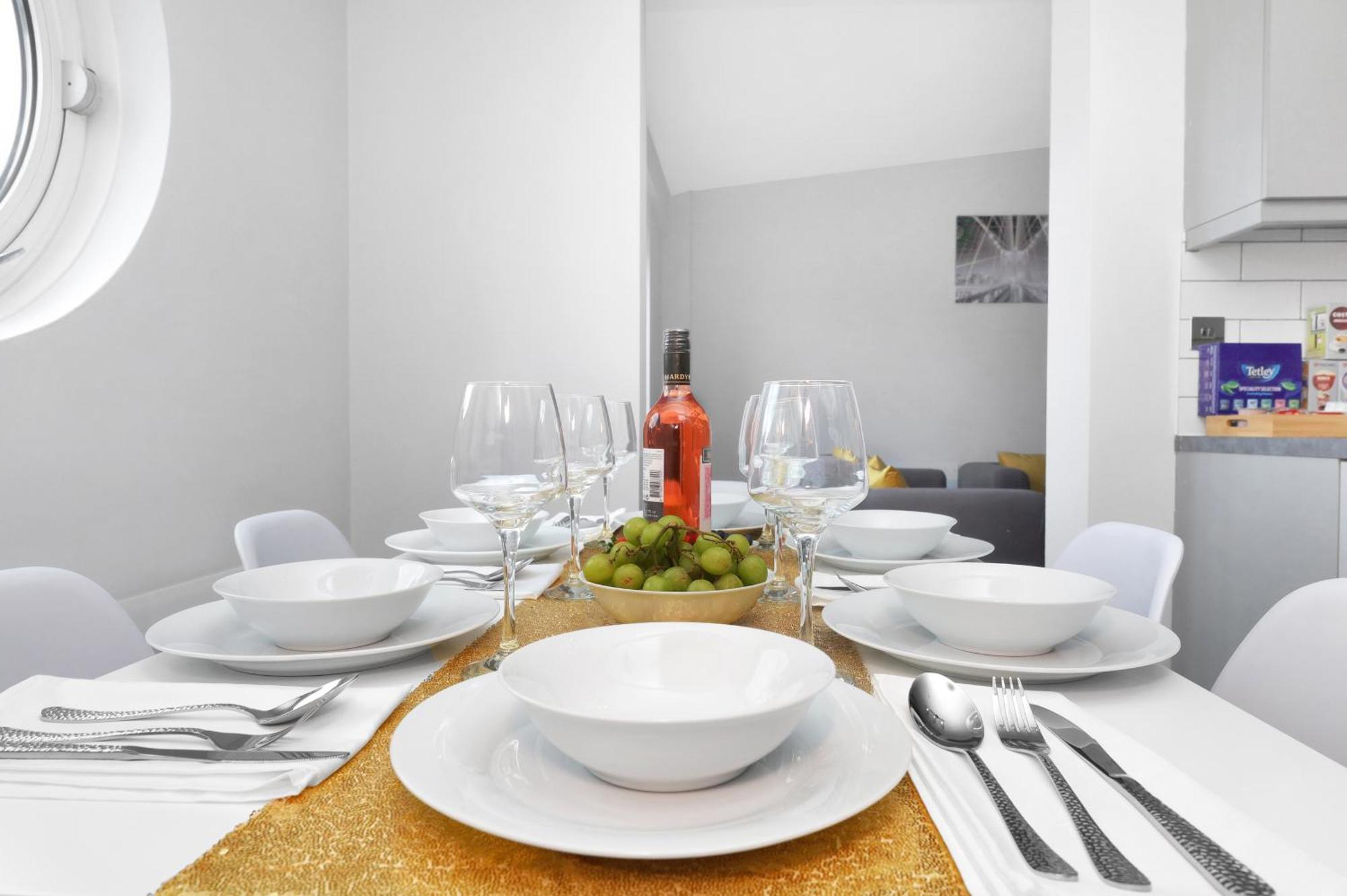 Waterside 4 Bed Apartment Лондон Екстериор снимка