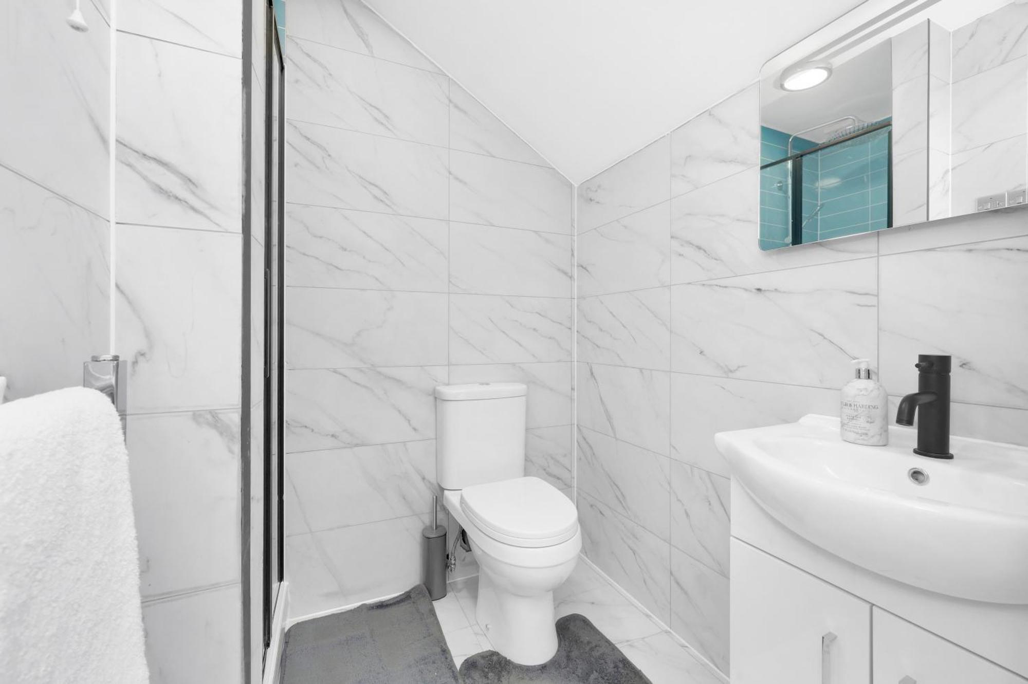 Waterside 4 Bed Apartment Лондон Екстериор снимка