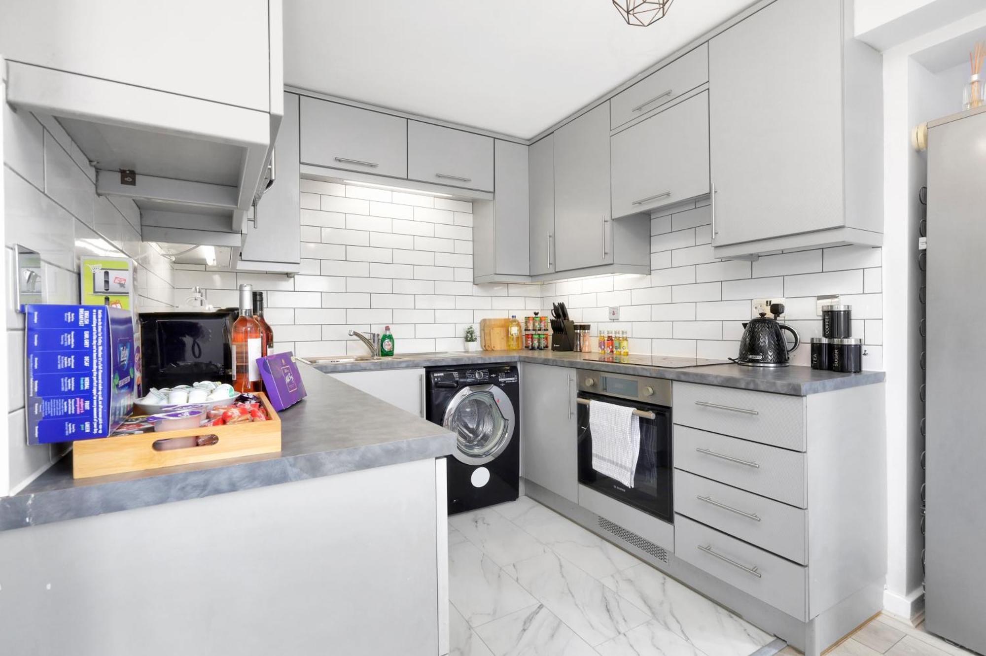 Waterside 4 Bed Apartment Лондон Екстериор снимка